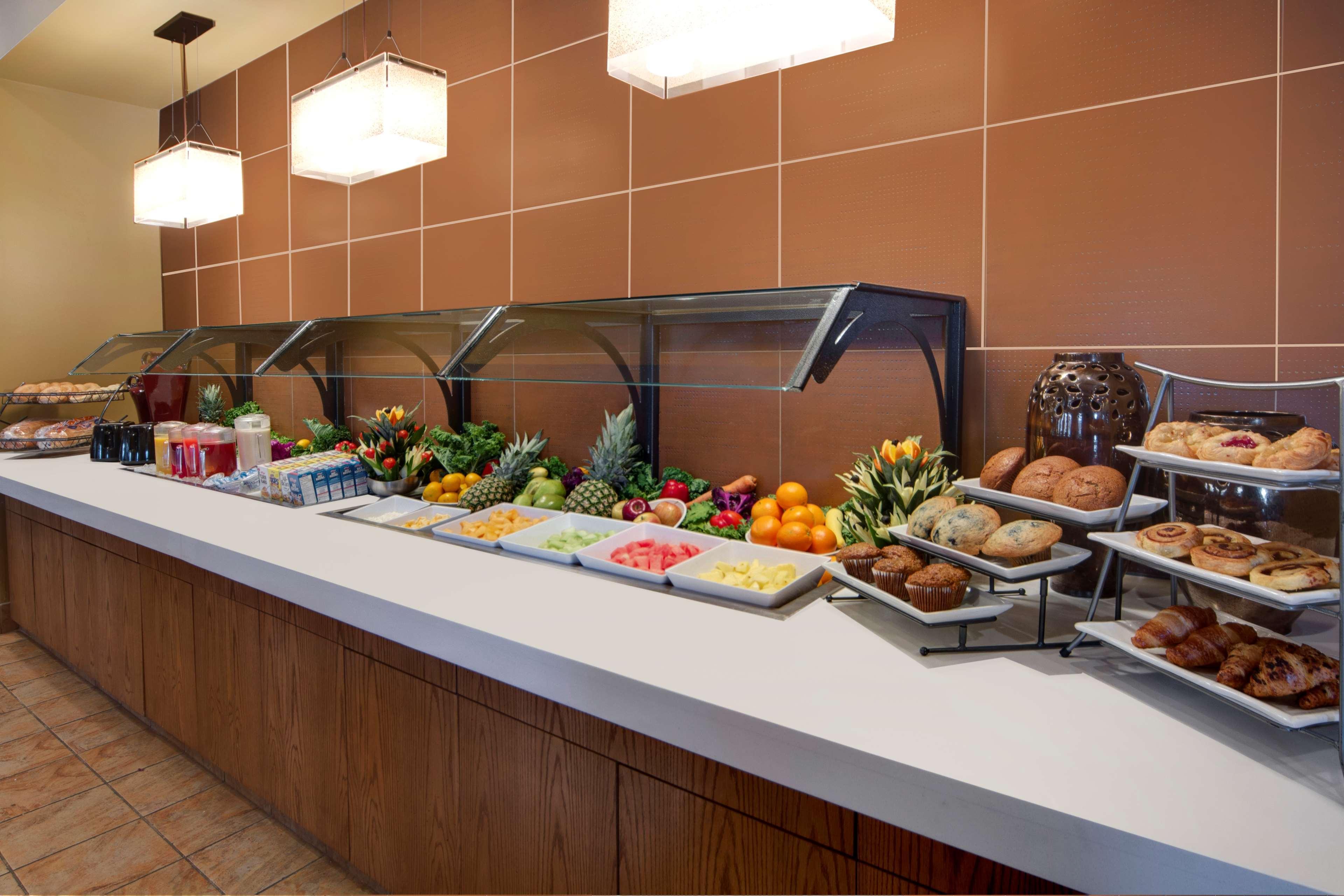 Best Western Plus Winnipeg Airport Hotel מראה חיצוני תמונה