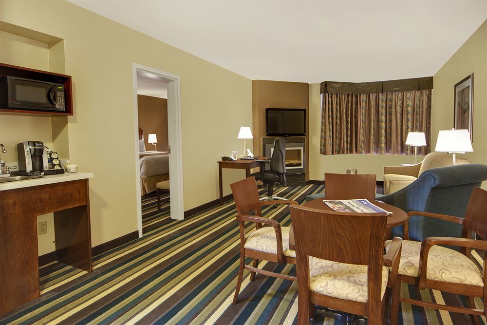 Best Western Plus Winnipeg Airport Hotel מראה חיצוני תמונה