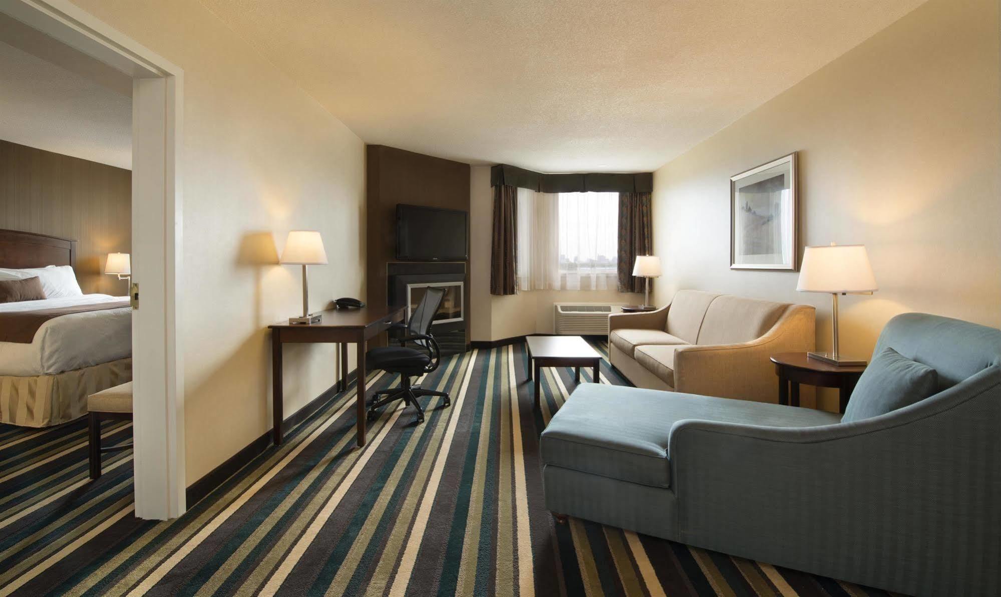 Best Western Plus Winnipeg Airport Hotel מראה חיצוני תמונה